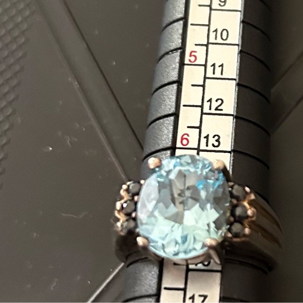 Aquamarine and silver ring